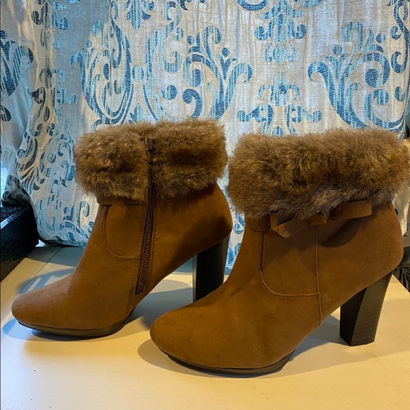 Dana Buchman boots. - Picture 4 of 8